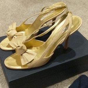 Oscar de la Renta Gold Bow Heels Size 40